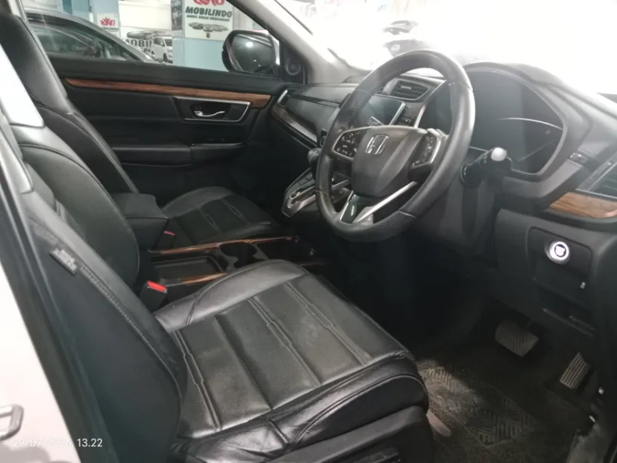 Foto Mobil Bekas Kabin Depan Honda CR-V 1.5 Turbo Prestige tahun 2022