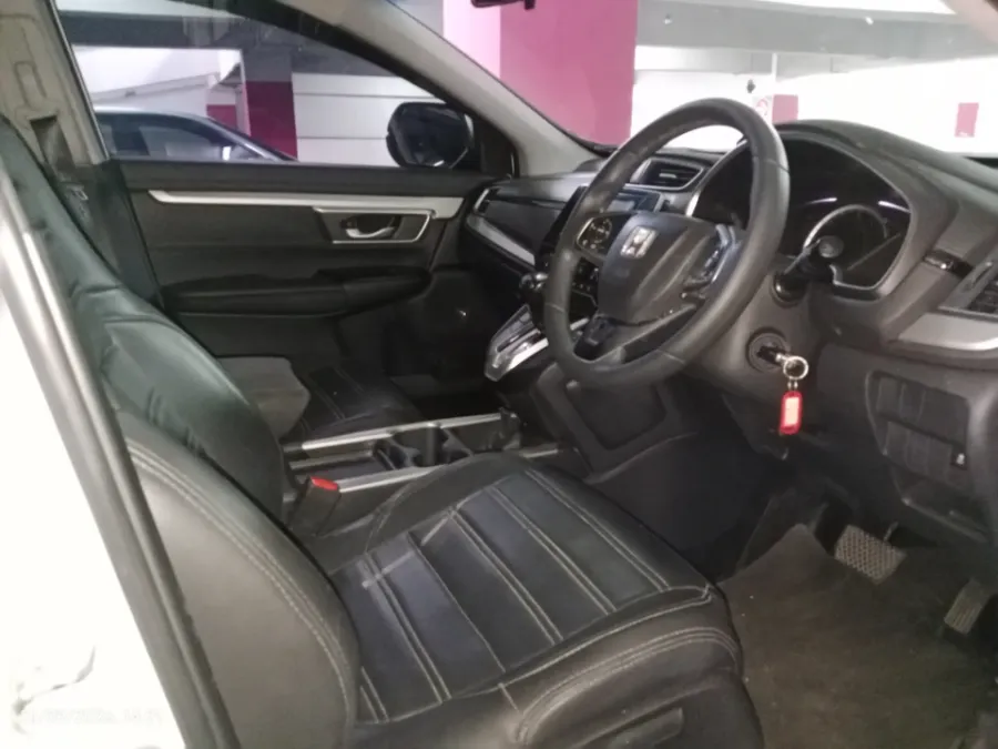 Foto Mobil Bekas Kabin Depan Honda CR-V 2.0 tahun 2017