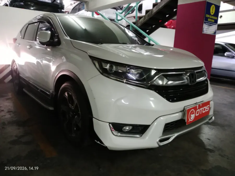 Foto Mobil Bekas Kanan Depan Honda CR-V 2.0 tahun 2017