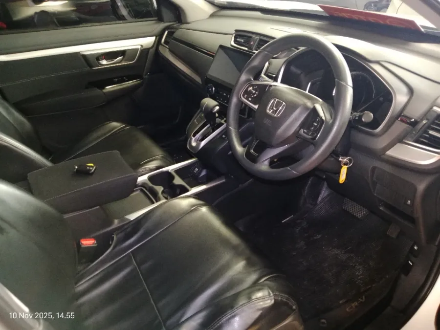 Foto Mobil Bekas Kabin Depan Honda CR-V 2.0 tahun 2020