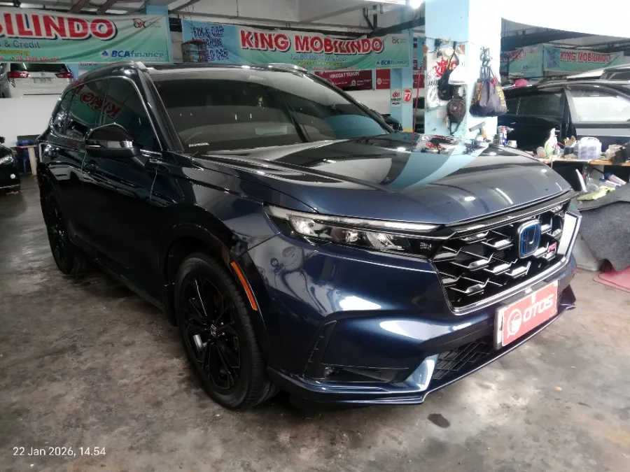 Foto Mobil Bekas Kanan Depan Honda CR-V 2.0 tahun 2024