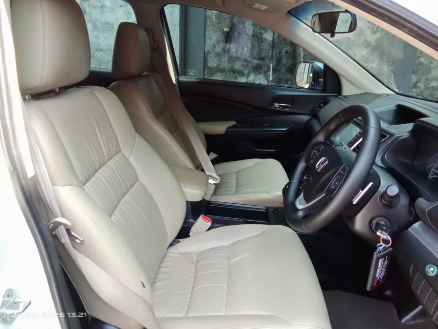 Foto Mobil Bekas Kabin Depan Honda CR-V 2.0 RM1 tahun 2016