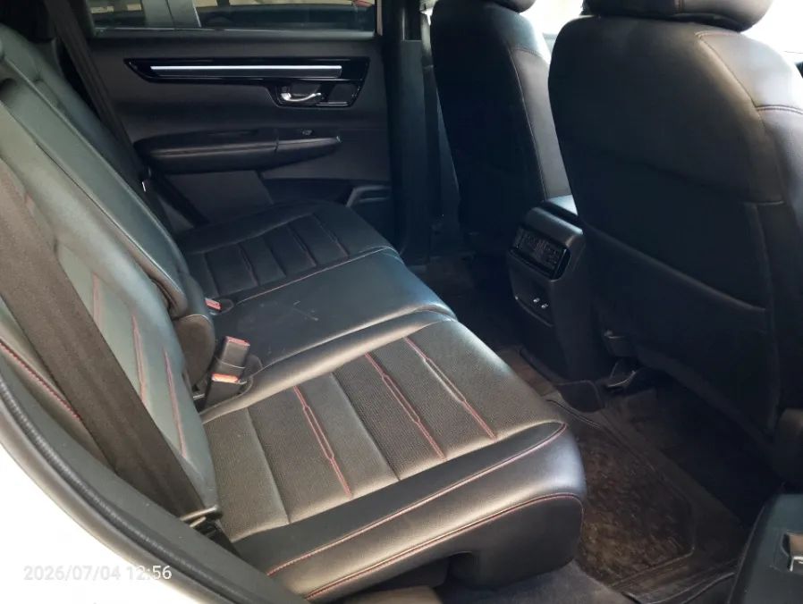 Foto Mobil Bekas Kabin Belakang Honda CR-V 2.0 RS Hybrid tahun 2023