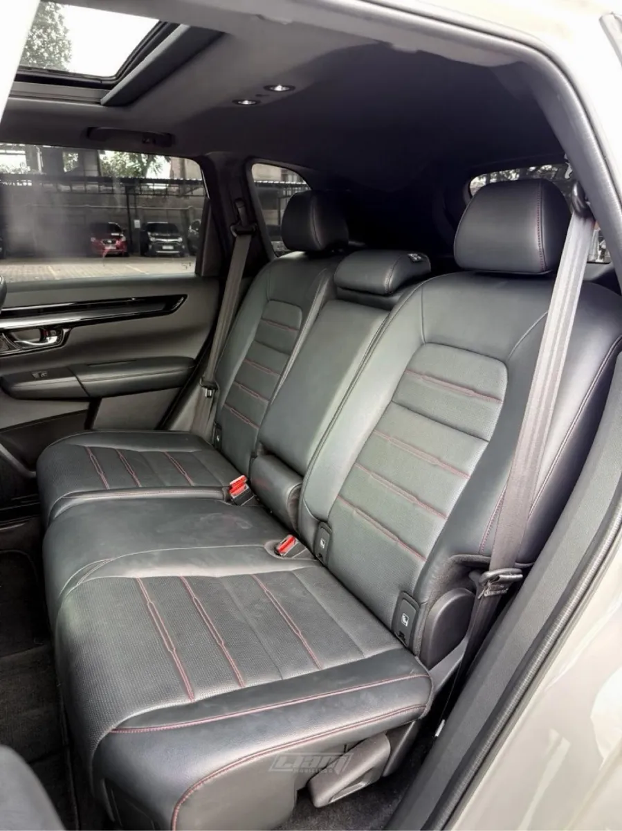 Foto Mobil Bekas Kabin Belakang Honda CR-V 2.0 RS Hybrid tahun 2023