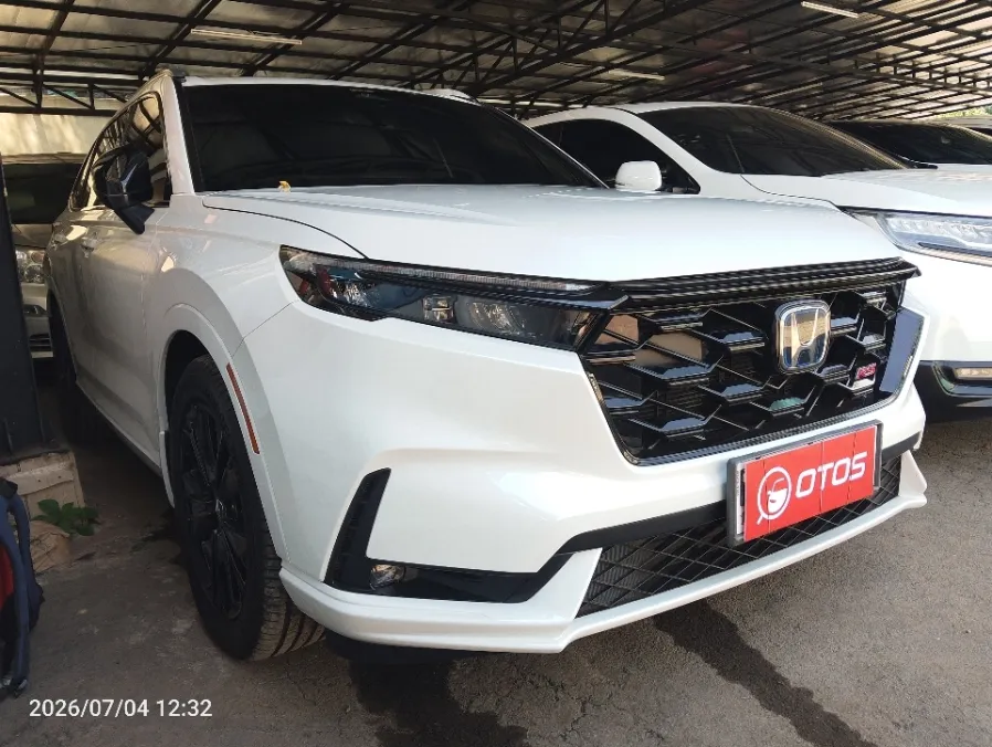 Foto Mobil Bekas Kanan Depan Honda CR-V 2.0 RS Hybrid tahun 2023