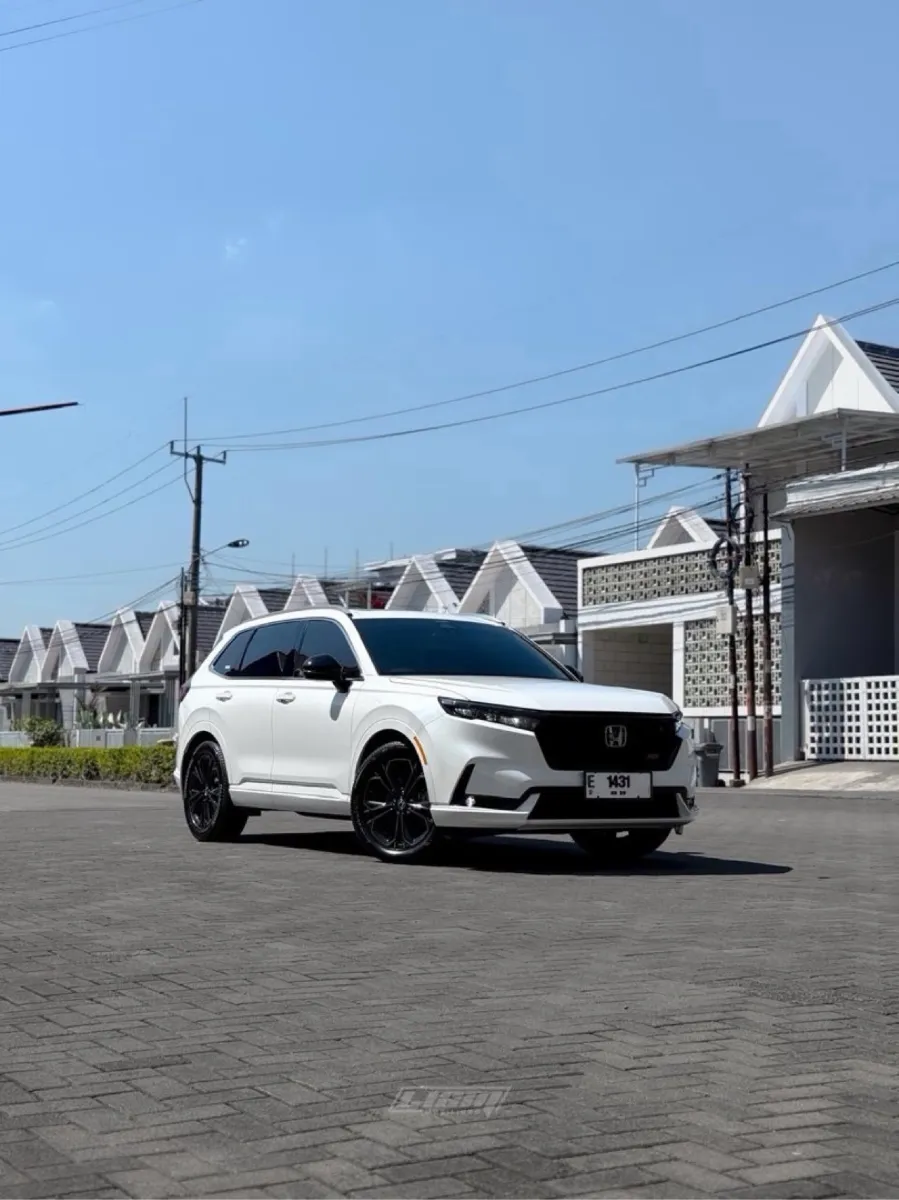 Foto Mobil Bekas Tampak Samping Honda CR-V 2.0 RS Hybrid tahun 2023