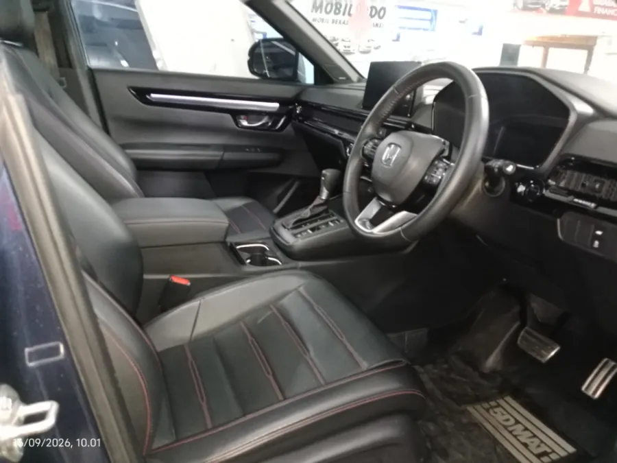 Foto Mobil Bekas Kabin Depan Honda CR-V 2.0 RS Hybrid tahun 2024