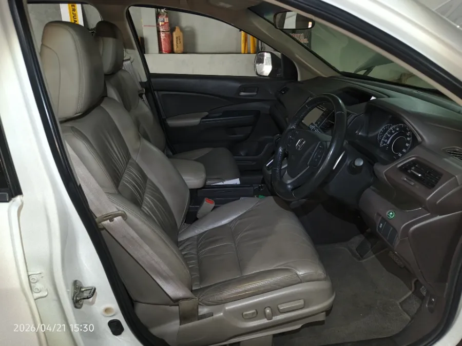 Foto Mobil Bekas Kabin Depan Honda CR-V 2.4 Prestige tahun 2014