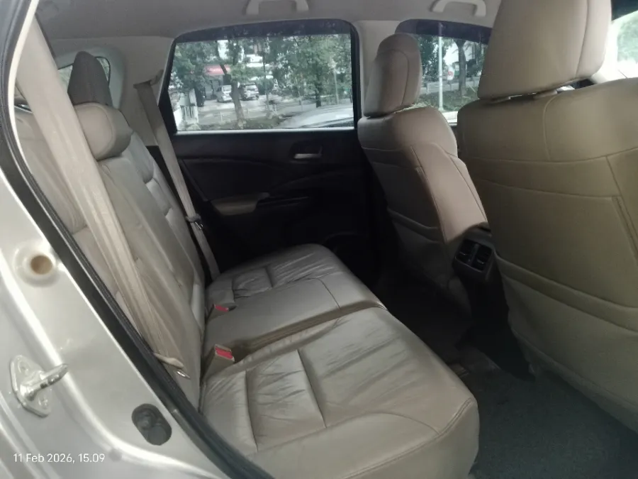Foto Mobil Bekas Kabin Belakang Honda CR-V 2.4 RM3 tahun 2013