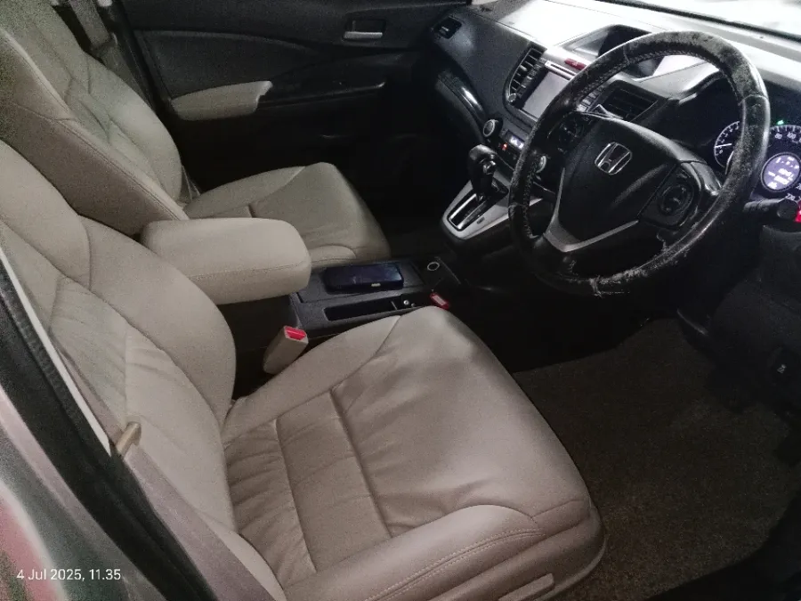 Foto Mobil Bekas Kabin Depan Honda CR-V 2.4 RM3 tahun 2014