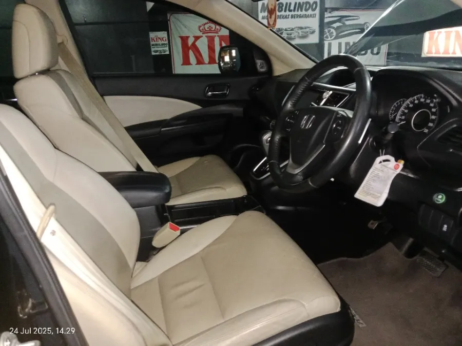 Foto Mobil Bekas Kabin Depan Honda CR-V 2.4 RM3 tahun 2015