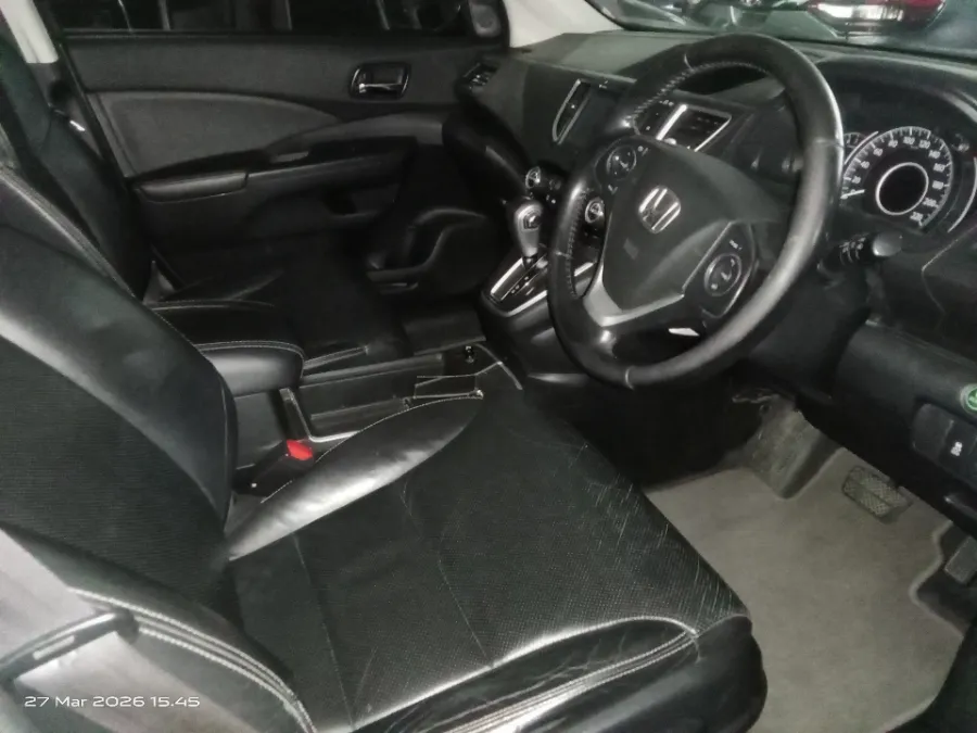 Foto Mobil Bekas Kabin Depan Honda CR-V 2.4 RM3 tahun 2015