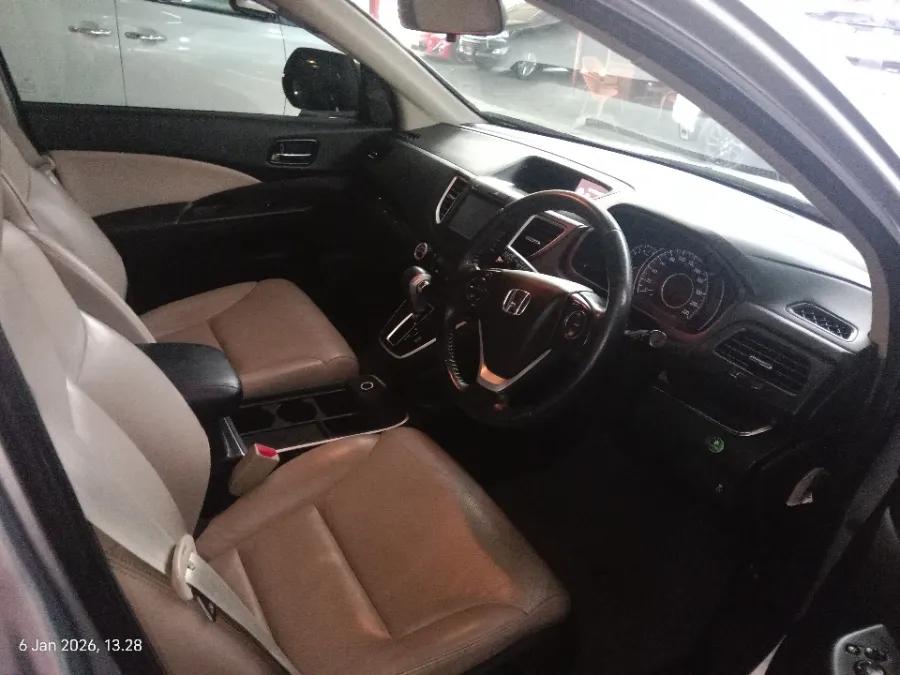 Foto Mobil Bekas Kabin Depan Honda CR-V 2.4 RM3 tahun 2016