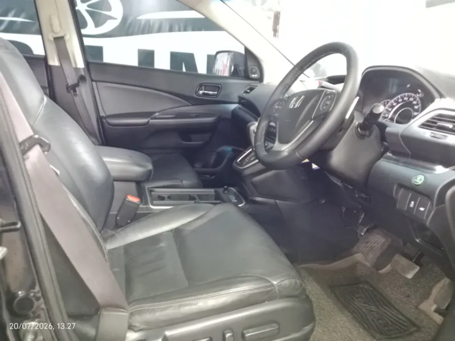 Foto Mobil Bekas Kabin Depan Honda CR-V 2.4 RM3 tahun 2016