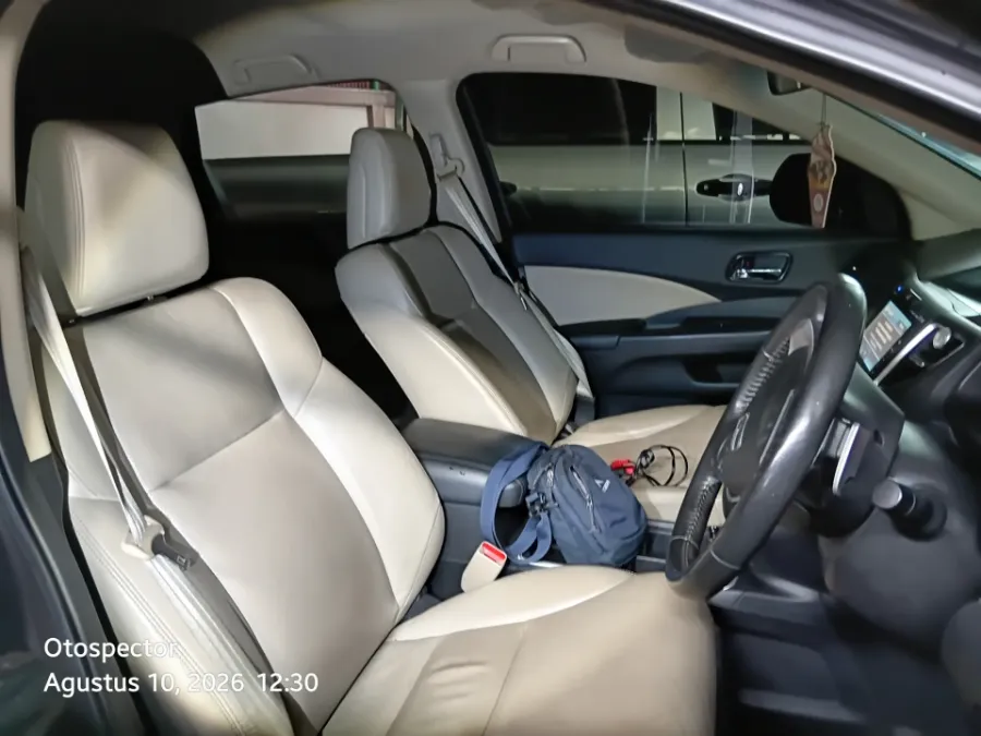 Foto Mobil Bekas Kabin Depan Honda CR-V 2.4 RM3 tahun 2016