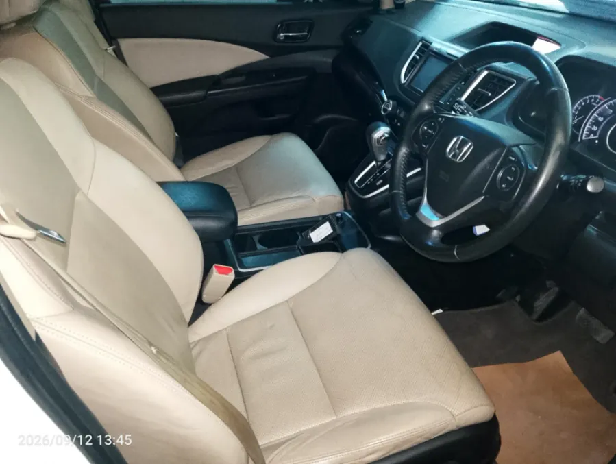 Foto Mobil Bekas Kabin Depan Honda CR-V 2.4 RM3 tahun 2016