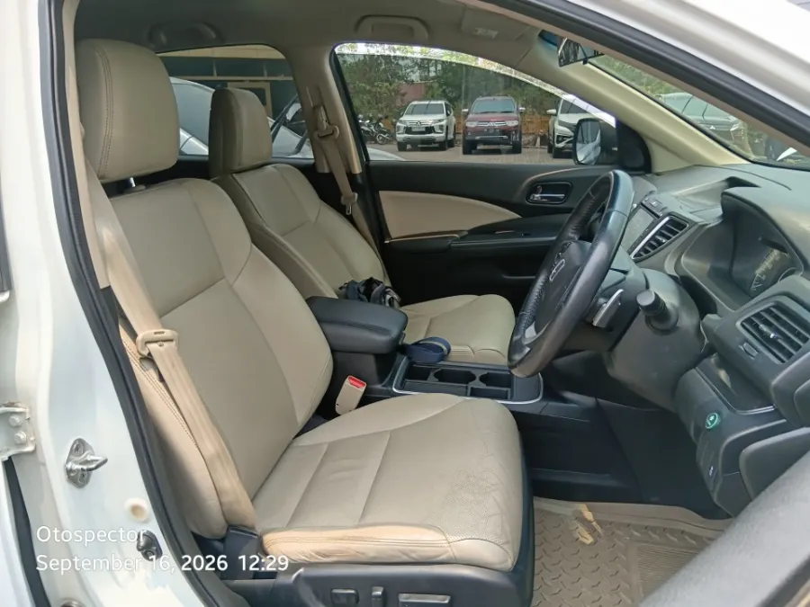 Foto Mobil Bekas Kabin Depan Honda CR-V 2.4 RM3 tahun 2016