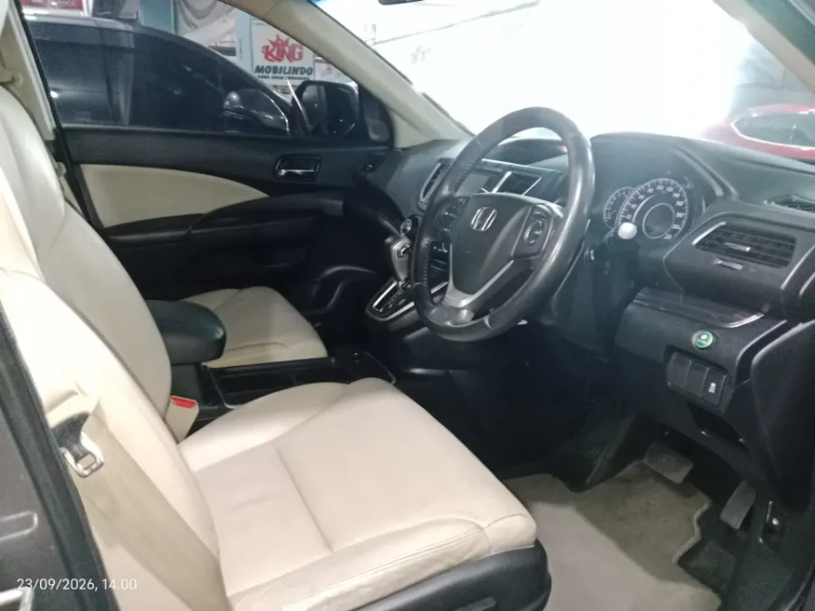 Foto Mobil Bekas Kabin Depan Honda CR-V 2.4 RM3 tahun 2016