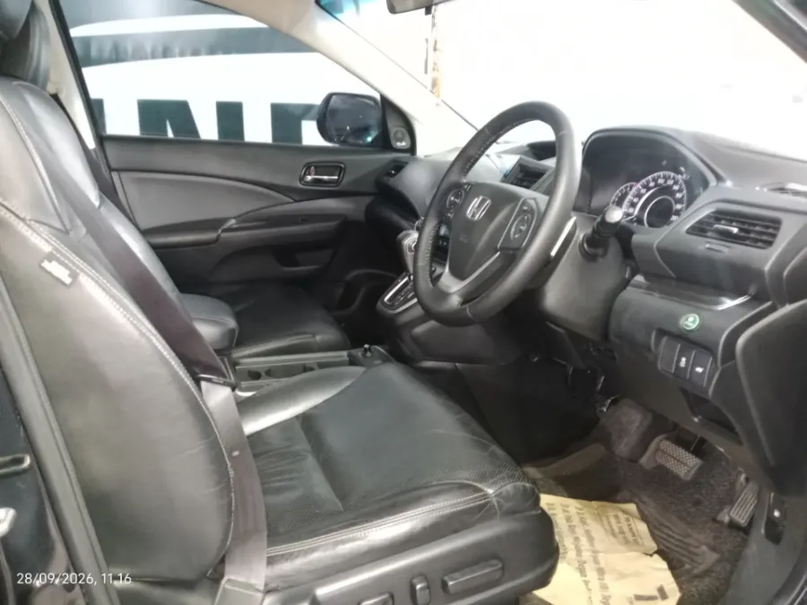 Foto Mobil Bekas Kabin Depan Honda CR-V 2.4 RM3 tahun 2016