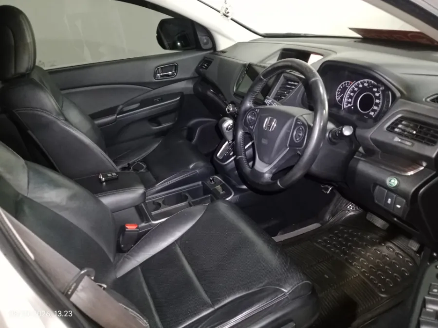 Foto Mobil Bekas Kabin Depan Honda CR-V 2.4 RM3 tahun 2016