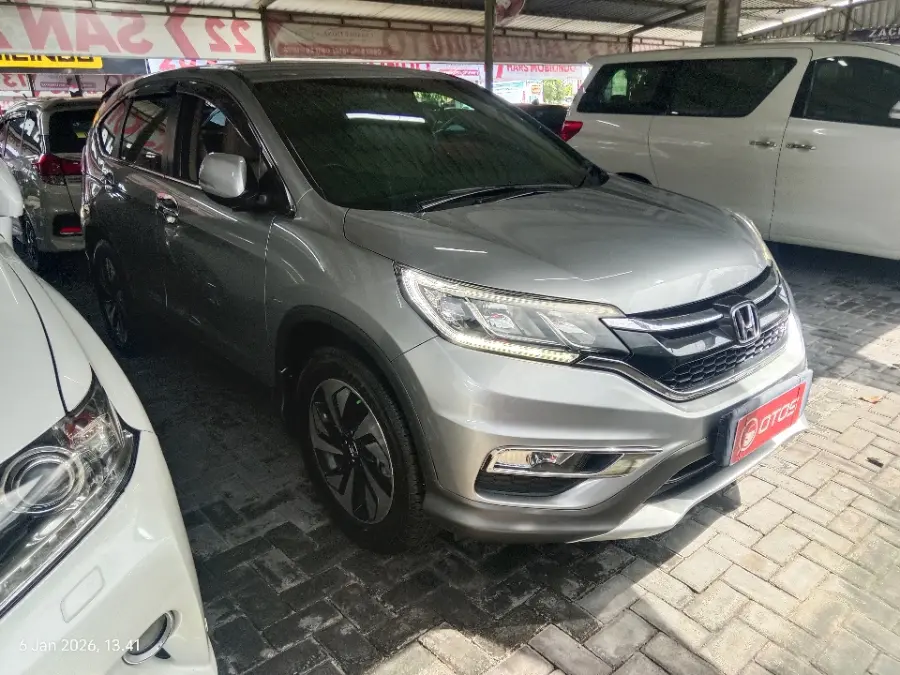 Foto Mobil Bekas Kanan Depan Honda CR-V 2.4 RM3 tahun 2016