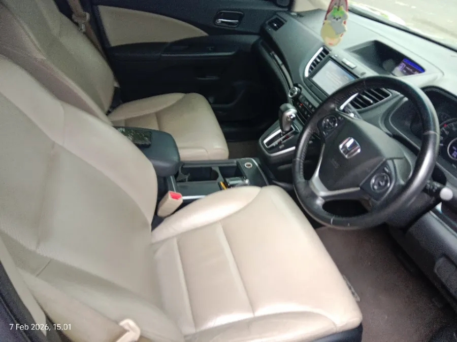 Foto Mobil Bekas Kabin Depan Honda CR-V 2.4 RM3 tahun 2017