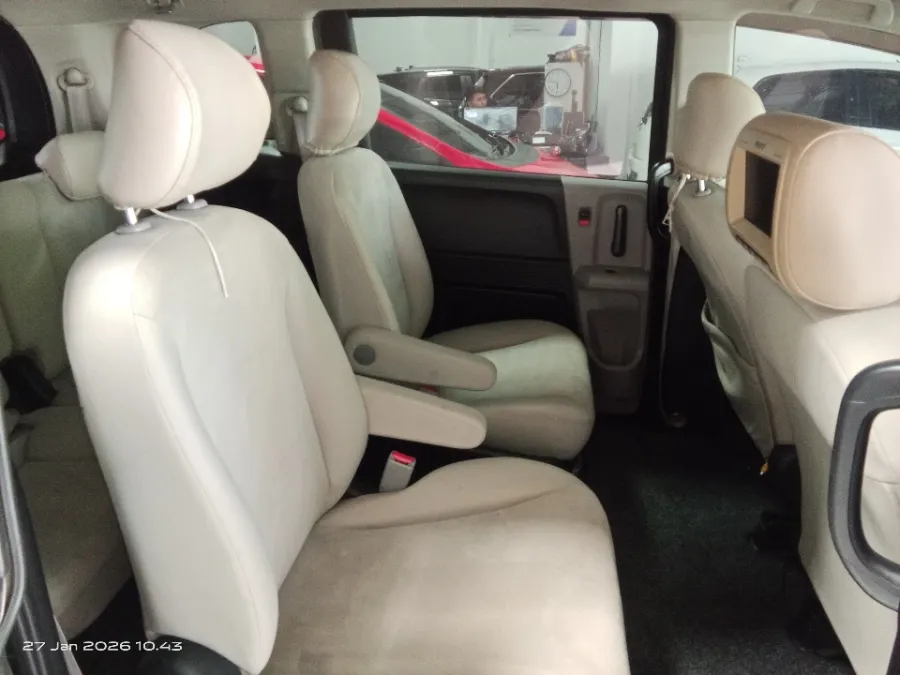 Foto Mobil Bekas Kabin Belakang Honda Freed 1.5 E tahun 2010