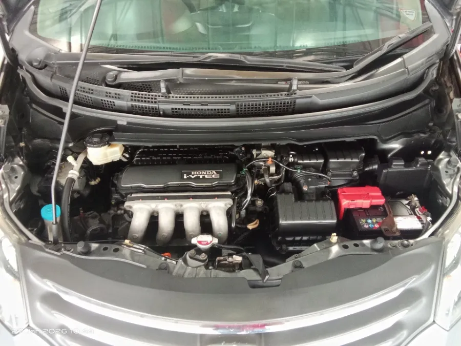 Foto Mobil Bekas Mesin Honda Freed 1.5 E tahun 2010