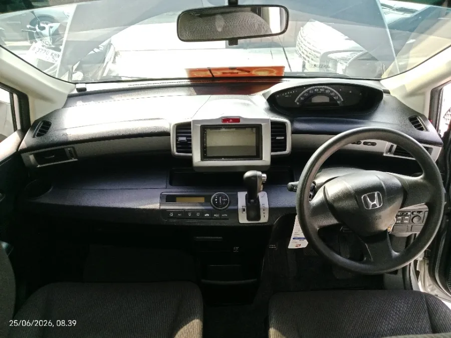 Foto Mobil Bekas Dashboard Honda Freed 1.5 E tahun 2013