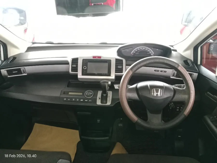 Foto Mobil Bekas Dashboard Honda Freed 1.5 E tahun 2014
