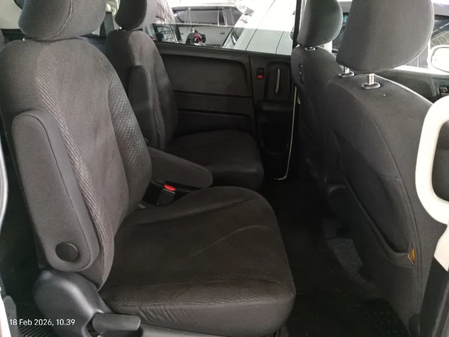 Foto Mobil Bekas Kabin Belakang Honda Freed 1.5 E tahun 2014