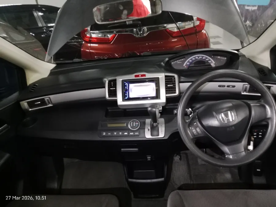 Foto Mobil Bekas Dashboard Honda Freed 1.5 E tahun 2015