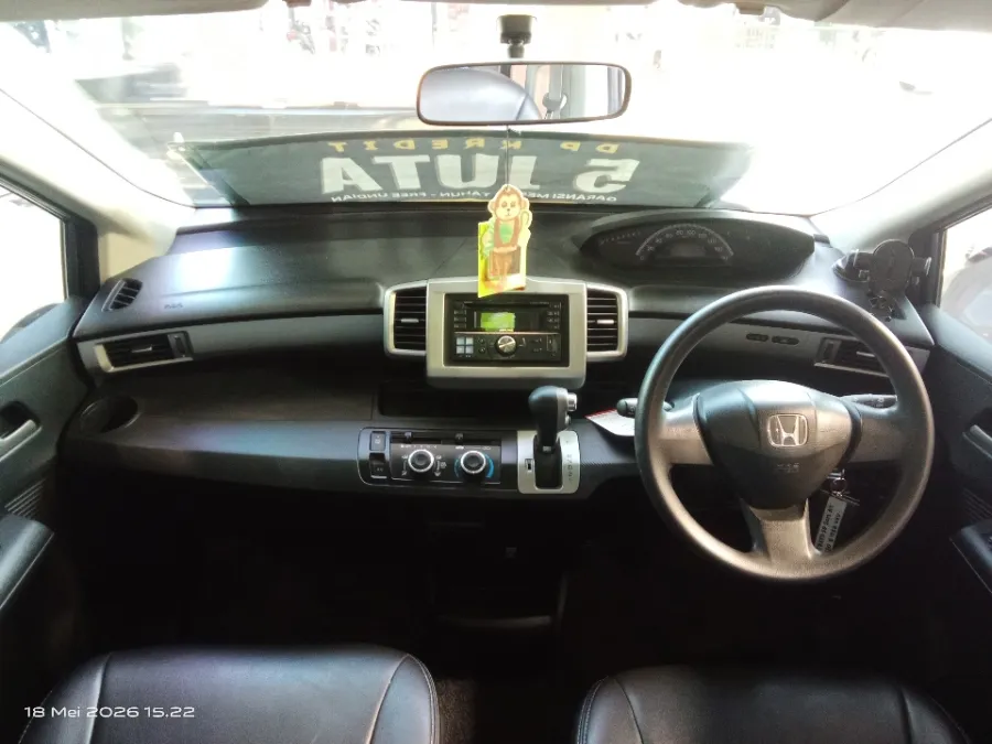 Foto Mobil Bekas Dashboard Honda Freed 1.5 S tahun 2013