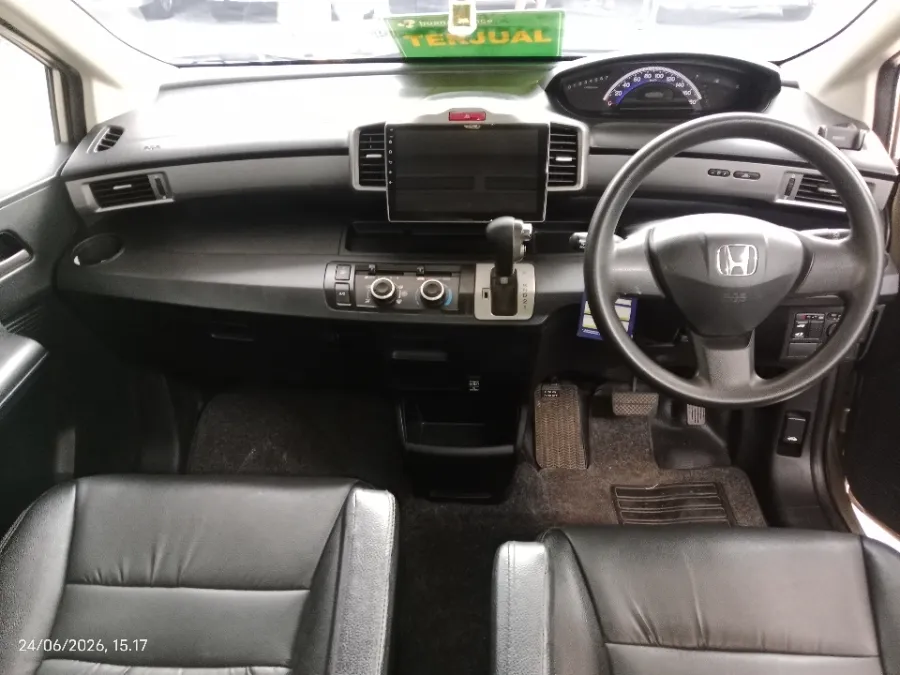 Foto Mobil Bekas Dashboard Honda Freed 1.5 S tahun 2013