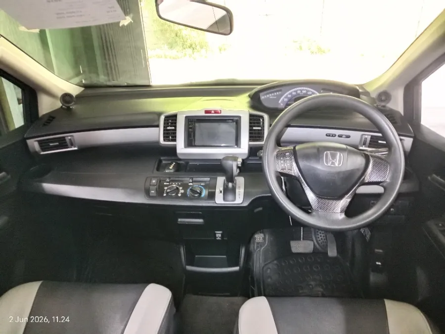 Foto Mobil Bekas Dashboard Honda Freed 1.5 S tahun 2016