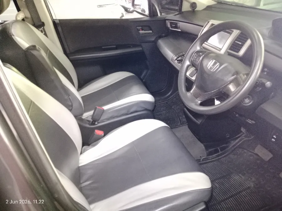 Foto Mobil Bekas Kabin Depan Honda Freed 1.5 S tahun 2016