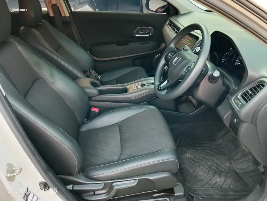 Foto Mobil Bekas Kabin Depan Honda HR-V 1.5 tahun 2019