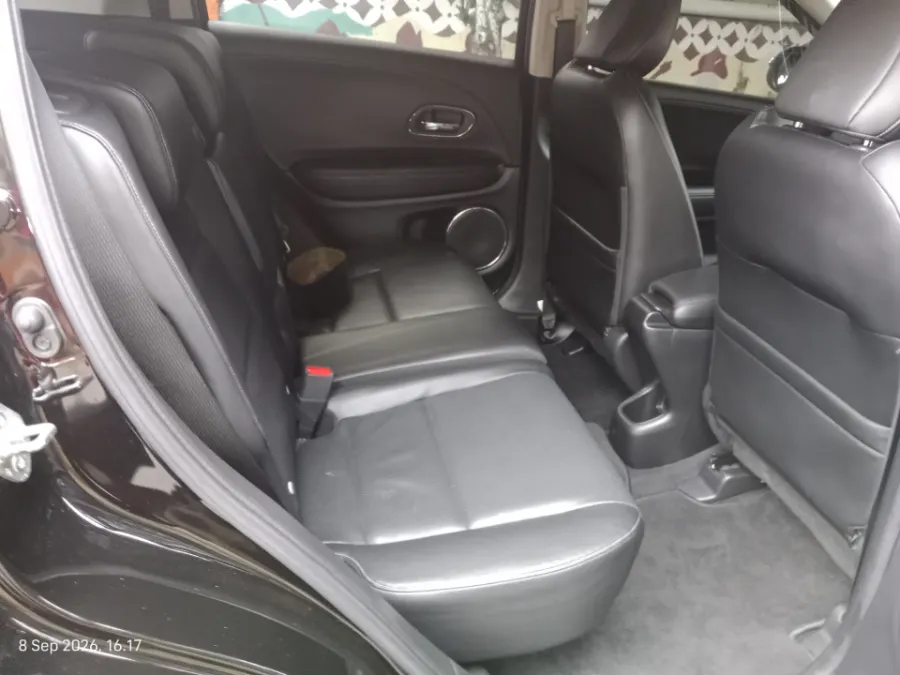 Foto Mobil Bekas Kabin Belakang Honda HR-V 1.5 tahun 2020