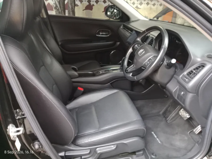 Foto Mobil Bekas Kabin Depan Honda HR-V 1.5 tahun 2020