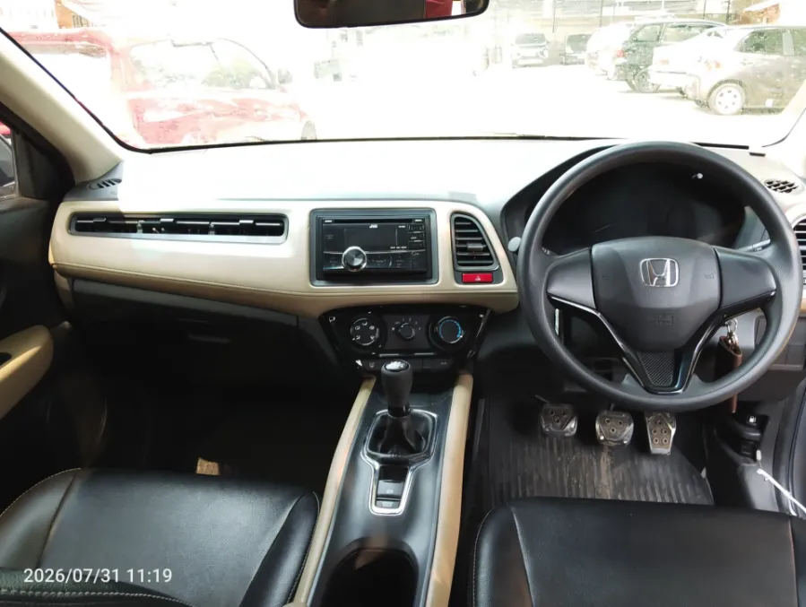 Foto Mobil Bekas Dashboard Honda HR-V 1.5 A tahun 2016