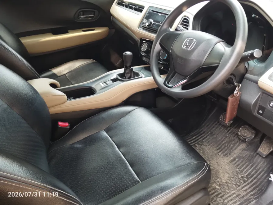 Foto Mobil Bekas Kabin Depan Honda HR-V 1.5 A tahun 2016