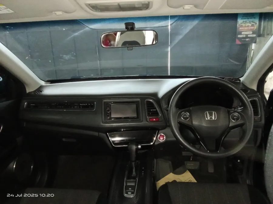 Foto Mobil Bekas Dashboard Honda HR-V 1.5 E tahun 2015