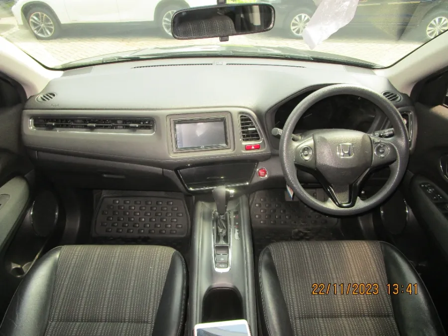 Foto Mobil Bekas Dashboard Honda HR-V 1.5 E tahun 2016