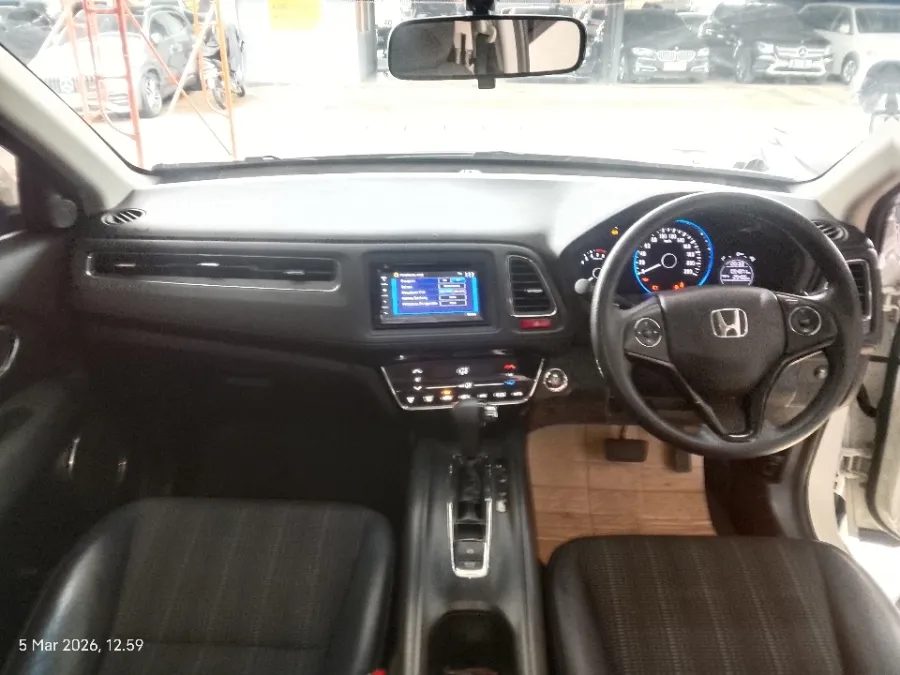 Foto Mobil Bekas Dashboard Honda HR-V 1.5 E tahun 2016