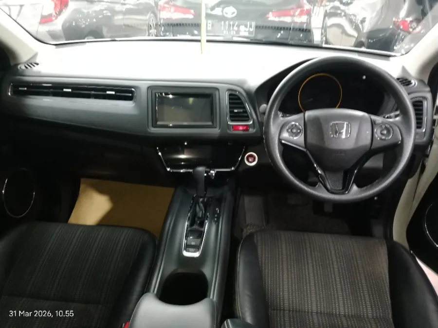 Foto Mobil Bekas Dashboard Honda HR-V 1.5 E tahun 2016