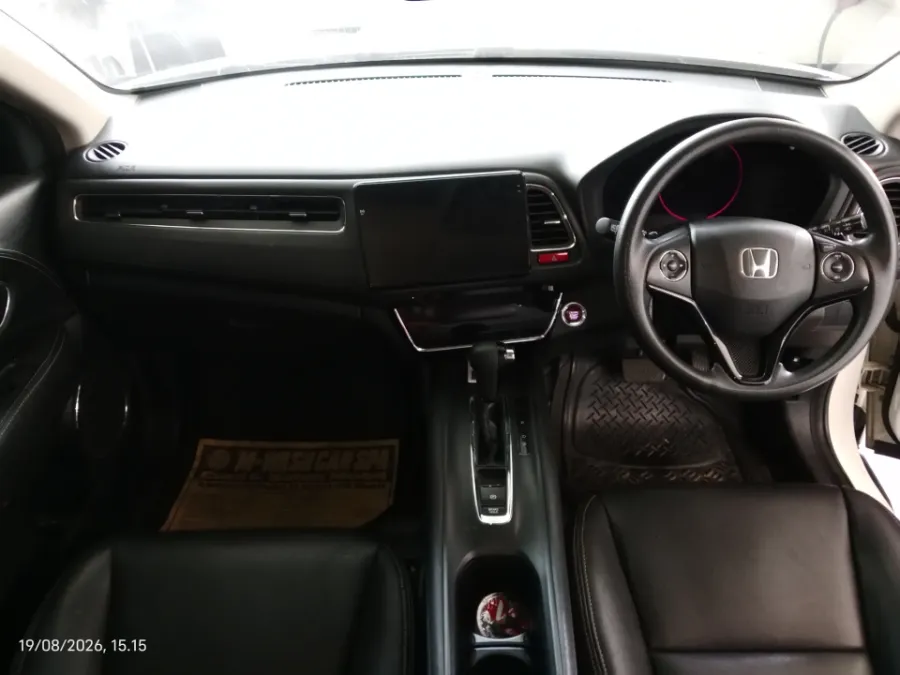 Foto Mobil Bekas Dashboard Honda HR-V 1.5 E tahun 2016