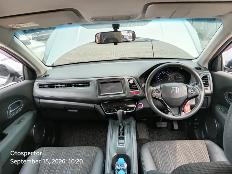 Foto Mobil Bekas Dashboard Honda HR-V 1.5 E tahun 2016