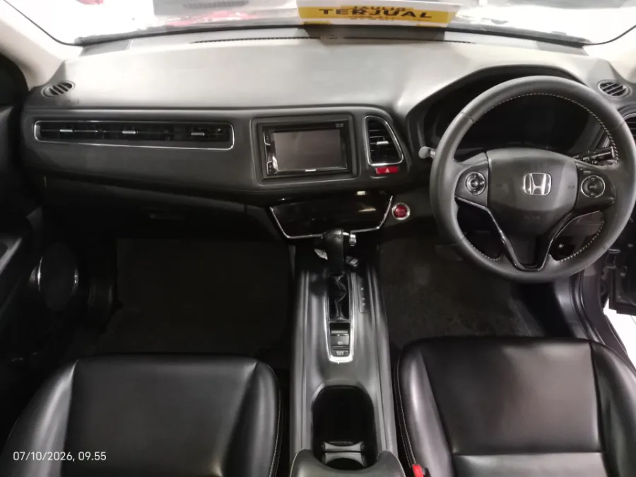 Foto Mobil Bekas Dashboard Honda HR-V 1.5 E tahun 2016