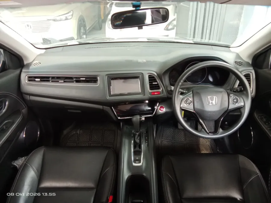 Foto Mobil Bekas Dashboard Honda HR-V 1.5 E tahun 2016
