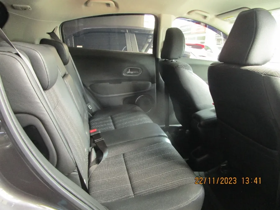 Foto Mobil Bekas Kabin Belakang Honda HR-V 1.5 E tahun 2016